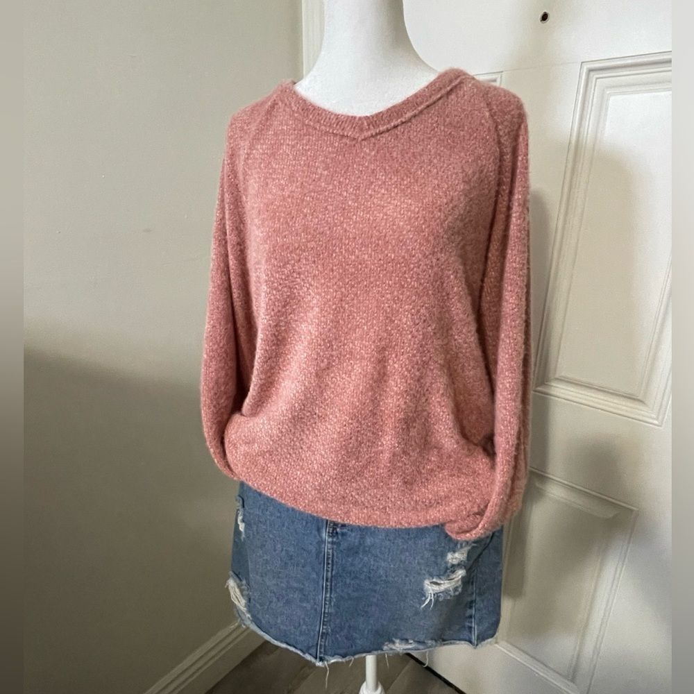 Hollister Women's Salmon Pink V-Neck Long Sleeve Sweater Size XS Casual